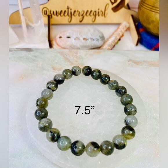 Handmade Gray Labradorite Gemstone Bead Stretch Bracelet - Picture 8 of 9